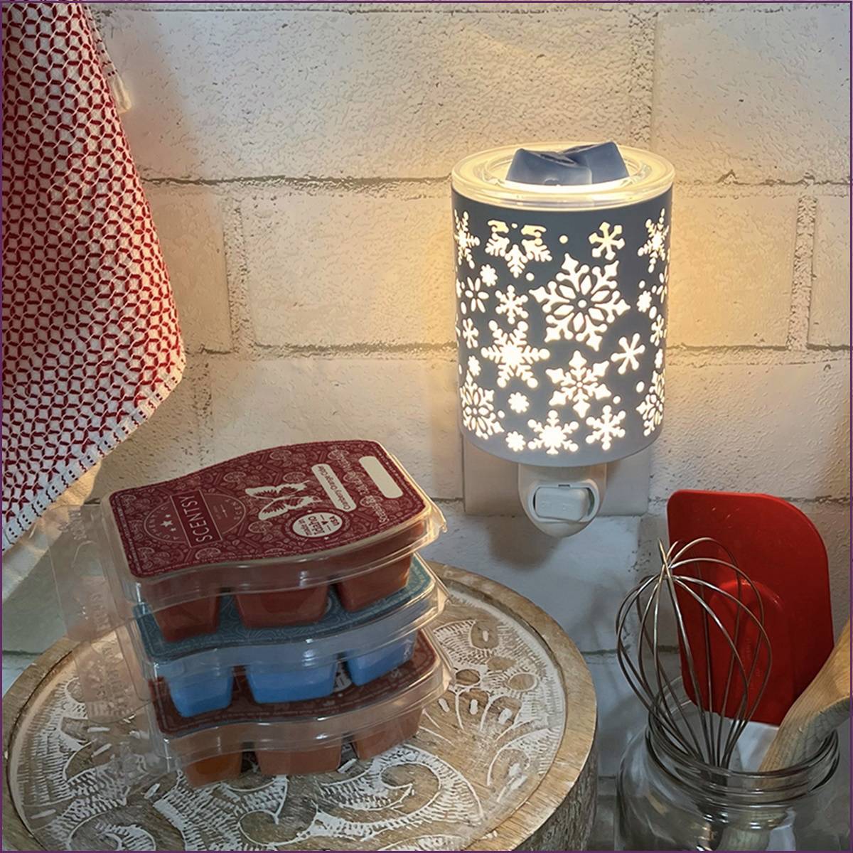 Catching Snowflakes Scentsy Mini Warmer | Staged