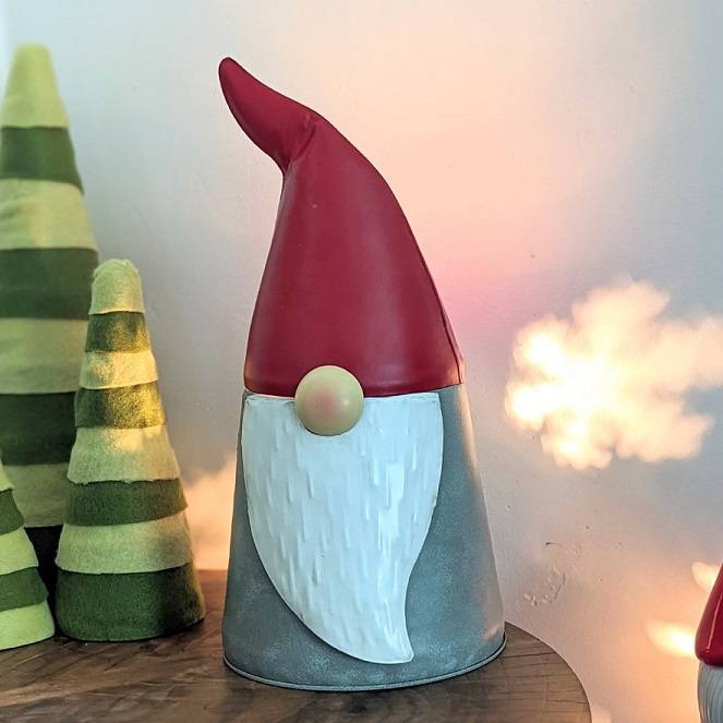 Christmas Gnome Scentsy Warmer | Staged 1