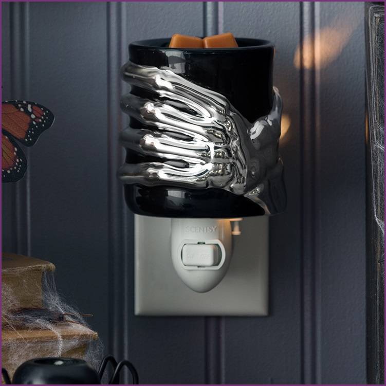 Ghoulish Grip Scentsy Mini Warmer Closeup