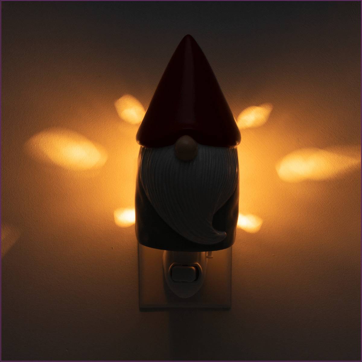 Gnome for the Holidays Scentsy Mini Warmer | Dark On
