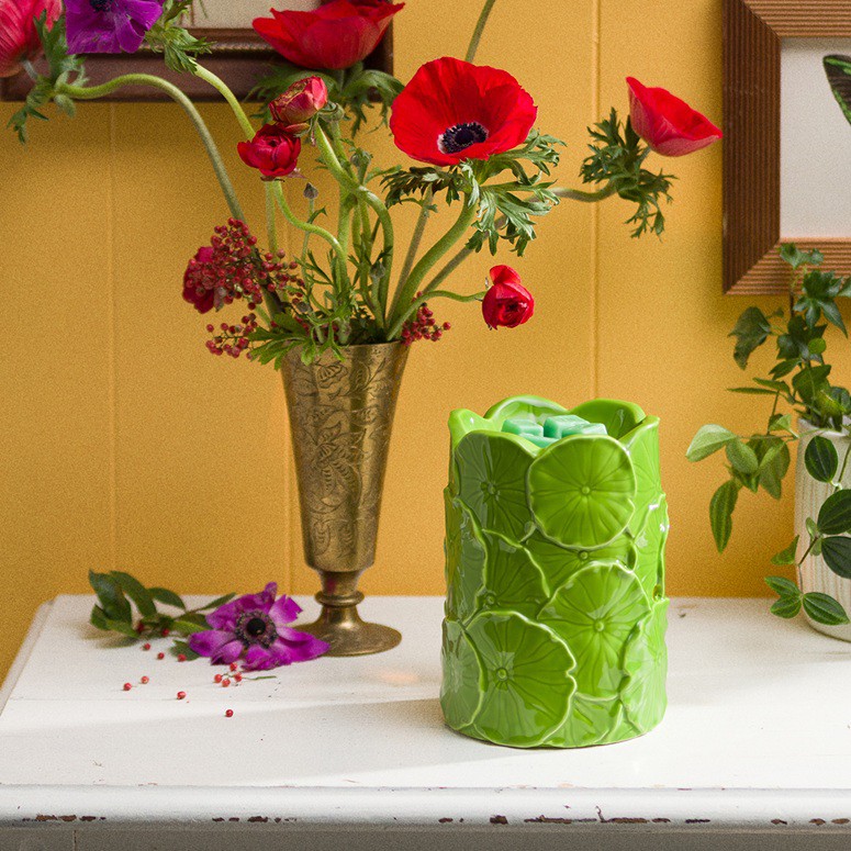 Leap Lily Scentsy Warmer Stylized