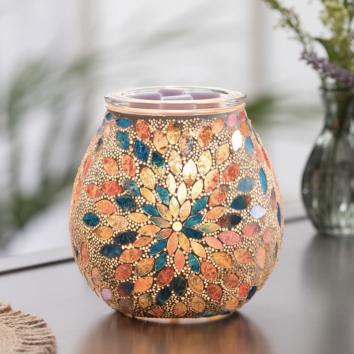 Pearlescent Petals Scentsy Warmer On Front